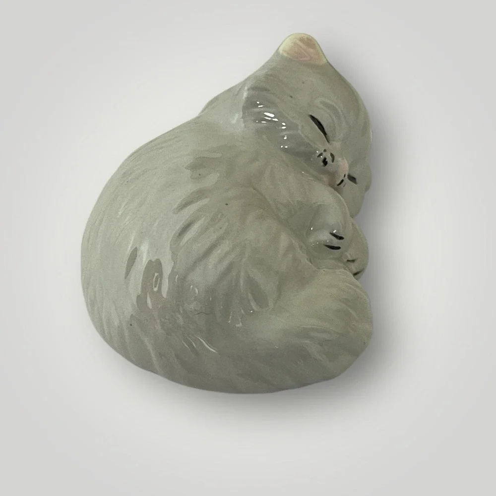 Vintage Ceramic Sleeping Persian Kitten Cat Figure Handpainted 6